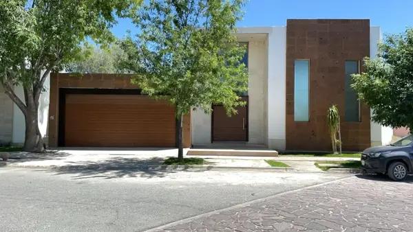 CASA EN VENTA EN LAS VILLAS, TORREON, COAH CASA EN VENTA EN LAS VILLAS, TORREON, COAH