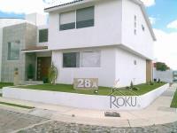 Casa en Venta en San Juan del Río con Amplios Espacios y Seguridad