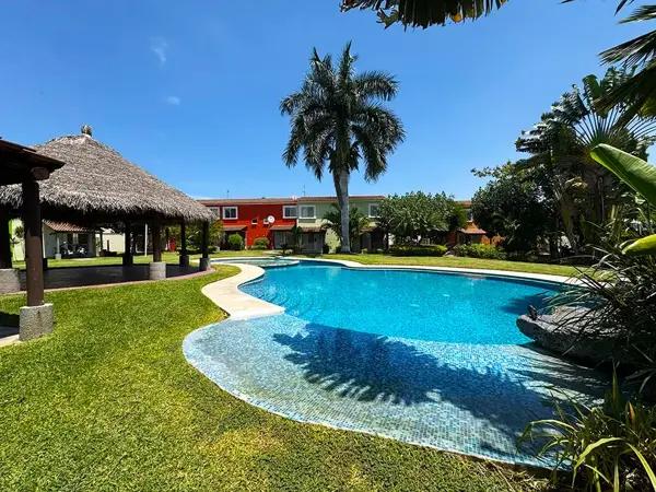 Casa en venta con alberca en La Provincia en Tlaltizapan Morelos.