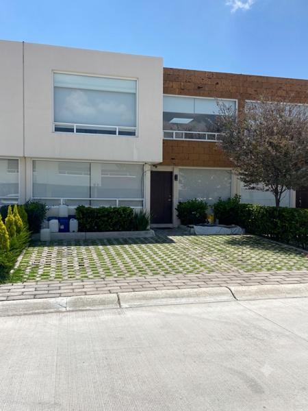 Casa en Renta en Lomas Virreyes, Calimaya  con Jardín y Terraza