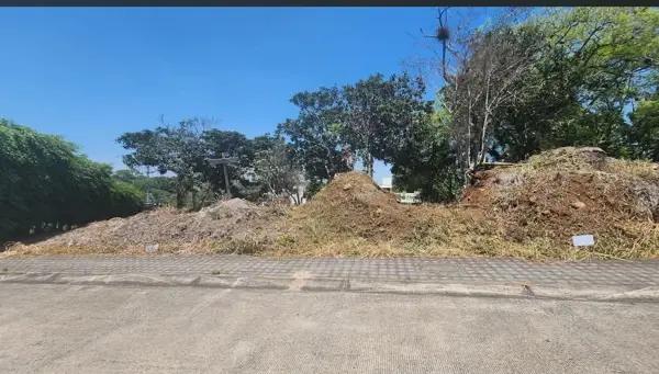 TERRENO EN VENTA EN FRACCIONAMIENTO PASEO DE LA REINA
( Zona Monte Magno )