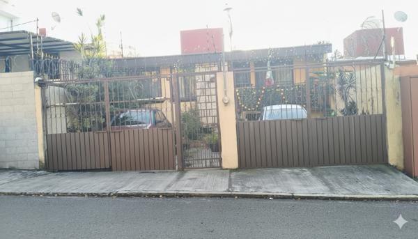 MORELOS, CUERNAVACA, LOMAS DE CORTES. CASA EN VENTA.