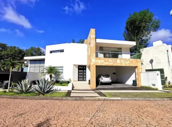 CASA EN VENTA EN ZONA RESIDENCIAL LAS CUMBRES PRIVADO | XALAPA