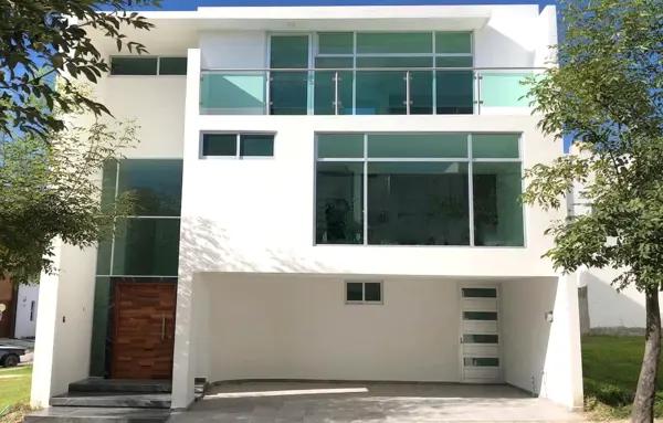 CASA EN VENTA CON RECIBIDOR A DOBLE ALTURA EN LOMAS DE ANGELÓPOLIS III CASA EN VENTA CON RECIBIDOR A DOBLE ALTURA EN LOMAS DE ANGELÓPOLIS III
