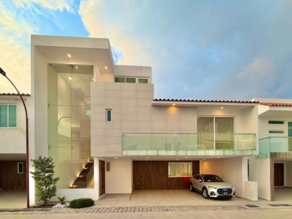 Casa en venta en Metepec, Llano Grande: Amplia residencia en comunidad privada Casa en venta en Metepec, Llano Grande: Amplia residencia en comunidad privada