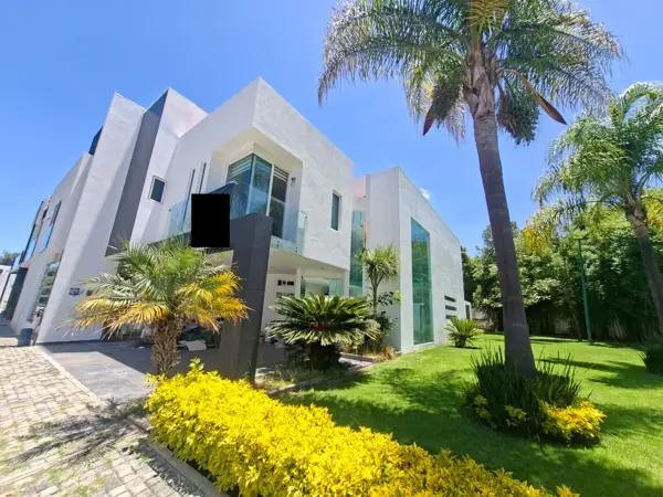CASA EN VENTA POR LAS FUENTES