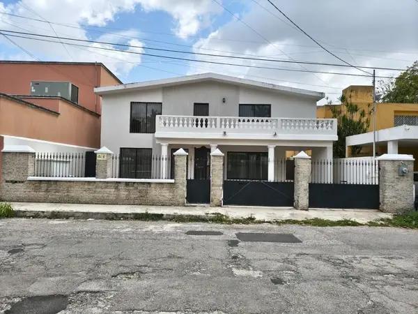 Casa en renta para oficina a media cuadra del parque de San Juanistas
