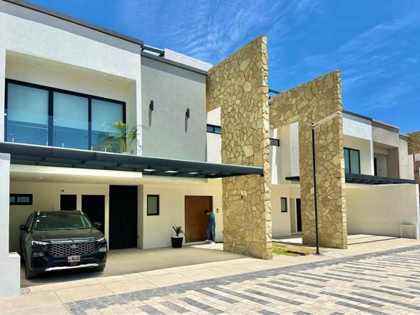 Casa en venta con roof garden y cisterna en Agrícola Lázaro Cárdenas, Metepec