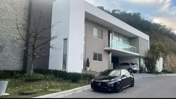 VENTA DE CASA EN CARRETERA NACIONAL | FRACCIONAMIENTO LAGOS DEL VERGEL