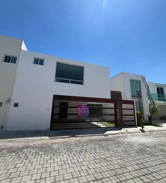 REMATE DE CASA FRENTE A LA UVM CAMPUS PUEBLA, MARIA LUISA RESIDENCIAL,CHOLULA, PUEBLA. NEGOCIABLE