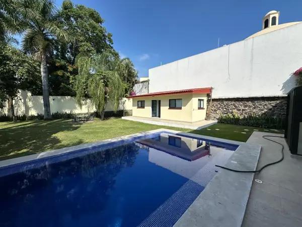 Se renta amplia casa en Lomas de Cuernavaca. Se renta amplia casa en Lomas de Cuernavaca.