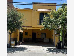 Casa en Renta en Portal del Pedregal, Saltillo: Amplia y Bien Ubicada