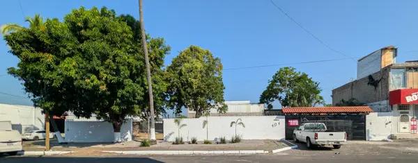 Terreno bardeado Centrico 1,418 m2 Comercial Industrial