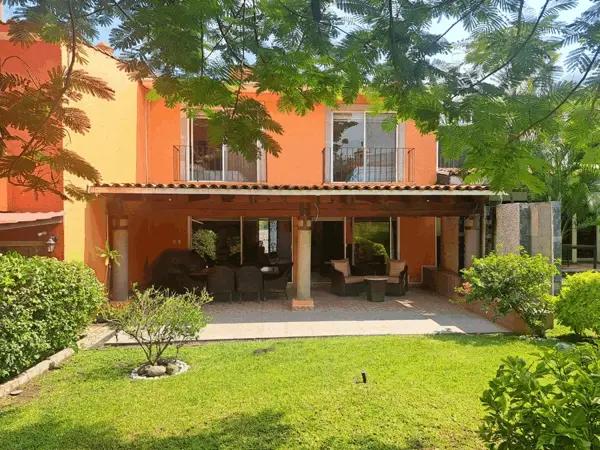 EXCELENTE CASA EN CODOMINIO CON 6,000 M2 DE AREA JARDINADA, DOBLE ALBERCA Y PALAPA, VIGILANCIA EXCELENTE CASA EN CODOMINIO CON 6,000 M2 DE AREA JARDINADA, DOBLE ALBERCA Y PALAPA, VIGILANCIA
