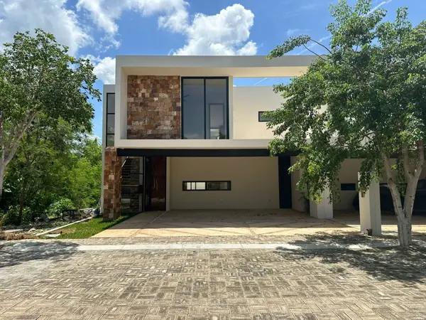 Preventa Casa Equipada | Privada Temozon
Norte