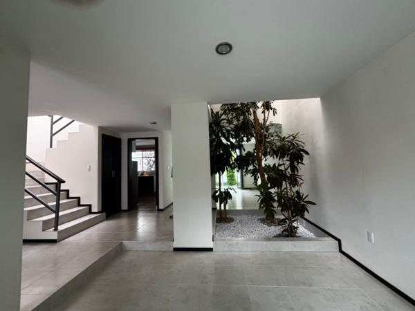 Casa en venta en privada San Juan muy cerca de ciudad del conocimiento y Walmart