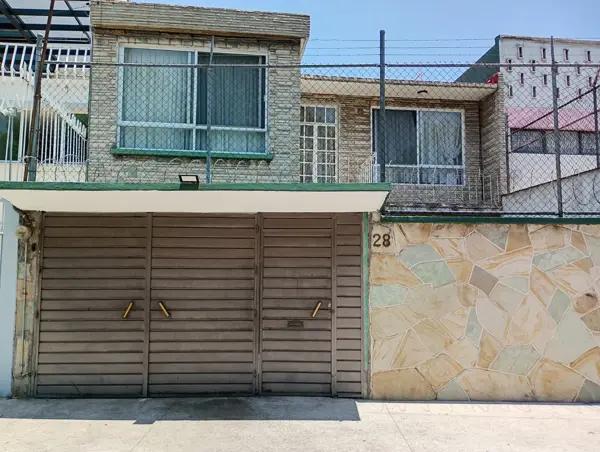 SE VENDE CASA CON EXCELENTE UBICACIÓN