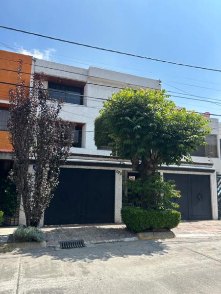 Casa en Venta en Hacienda de Echegaray,
Amplios espacios y excelente iluminación