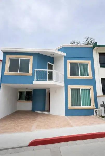 CASA EN VENTA ( Fracc. Privado El Lencero )