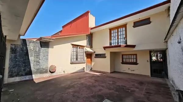CASA EN VENTA ( Zona Fuentes de las Ánimas)