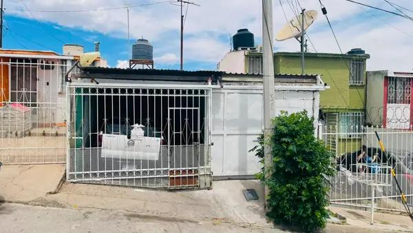 CASA EN VENTA ! COLONIA MARMO II, Chihuahua: ¡Ubicación privilegiada!