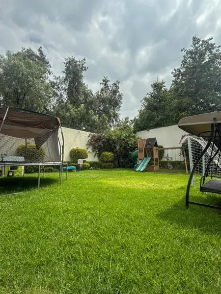 IMPRESIONANTE CASA CON JARDÍN en Lomas la herradura