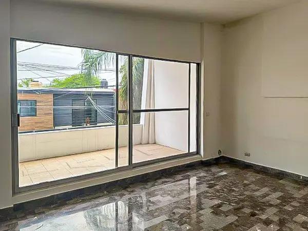 Casa en Renta para Oficinas en Loma Larga