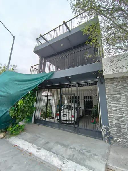 Casa en privada Asturias, Apodaca, cochera techada y terrazas. Casa en privada Asturias, Apodaca, cochera techada y terrazas.