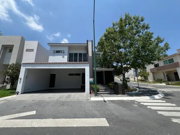 CASA EN RENTA COLONIA SIERRA ALTA ZONA CARRETERA NACIONAL MONTERREY