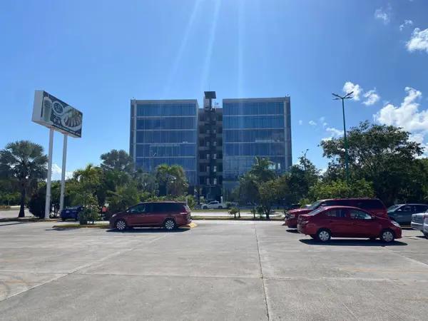 OFICINAS VENTA  FRENTE A PLAZA LAS AMERICAS PLAYA DEL CARMEN HUMANA WORKCENTER