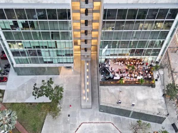 RENTA OFICINA FRENTE PLAZA LAS AMERICAS GLORIETA CHEMUYIL PLAYA DEL CARMEN