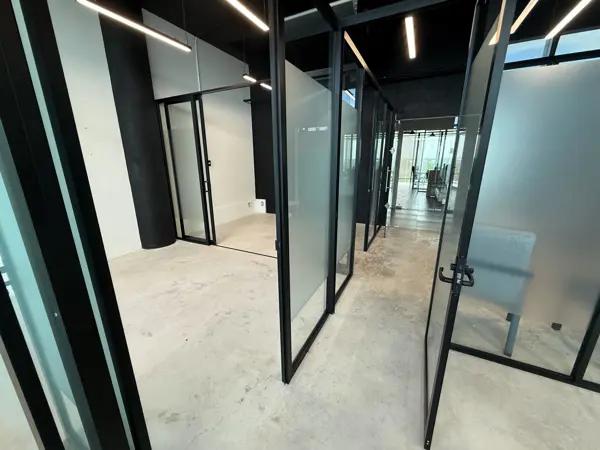 OFICINA VENTA O RENTA FRENTE PLAZA LAS AMERICAS EQUIPADA Y CON MUEBLES