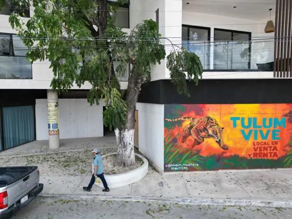 Locales comerciales en Centro de Tulum frente a la Macarena cancha maya Tulum