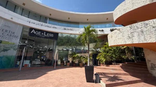 Oficina o local comercial adecuado junto a Playacar frente aeropuerto Playa del Carmen