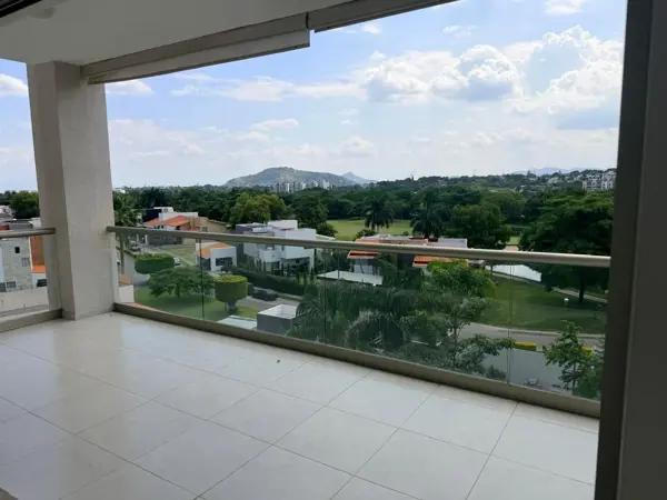 ¡Seguridad y Vida de Resort en Paraíso Country Club! Espectacular Departamento Seminuevo con Terraza
