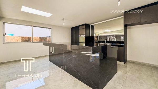 CASA SEMI REMODELADA EN VENTA EN LOMAS DE SAN MATEO