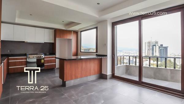 PH EN VENTA EN BOSQUE REAL - LA VERA