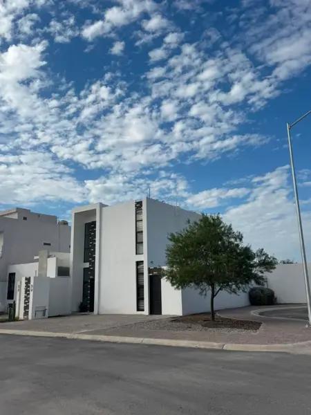 Departamento amueblado en Los Viñedos. 2 recámaras, alberca y gym. $14,750 con mantenimiento.