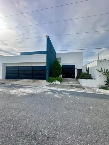 Hermosa Residencia en Portal de Zuazua en Venta