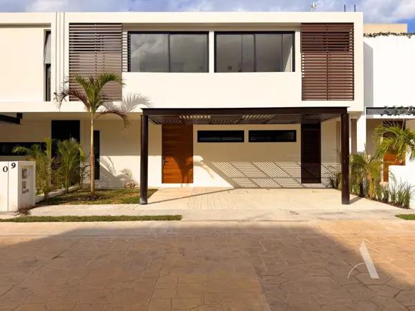 Casa en Venta en Arbolada, Quintana Roo: Espaciosa, Moderna y Bien Ubicada