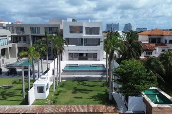 Espectacular Casa con Muelle en Isla Dorada, Zona Hotelera, Quintana Roo