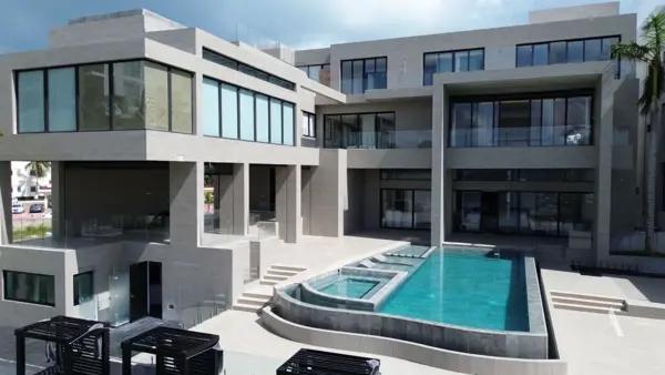 Exclusiva Mansión en Isla Dorada, Zona Hotelera, Cancún: Lujo y Confort con Vista al Mar