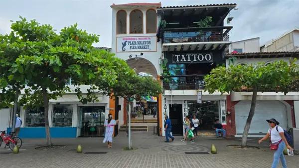 Local en venta Plaza Malecon en Puerto Vallarta
