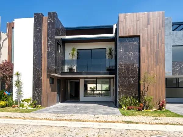 CASA EN ENTA CON 5 RECÁMARAS Y  ROOF GARDEN EN LOMAS DE ANGELÓPOLIS III