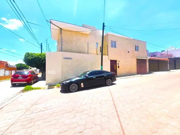 Inmueble con 12 oficinas en venta, ideal para inversión