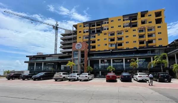 SE RENTA LOCAL COMERCIAL EN PLAZA PUNTA PALMEIRA
