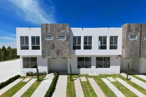 Casa en venta en Los Héroes Tizayuca, Hidalgo con jardín y vigilancia
