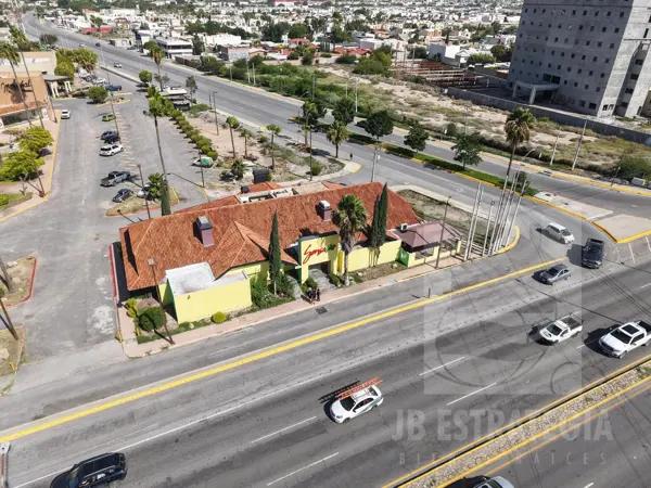 LOCAL COMERCIAL EN RENTA DE 700 M² EN ESQUINA | BLVD. V. CARRANZA, SALTILLO