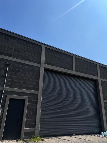 Bodega en Renta con Amplio Espacio de Estacionamiento en San Isidro Miranda, El Marqués