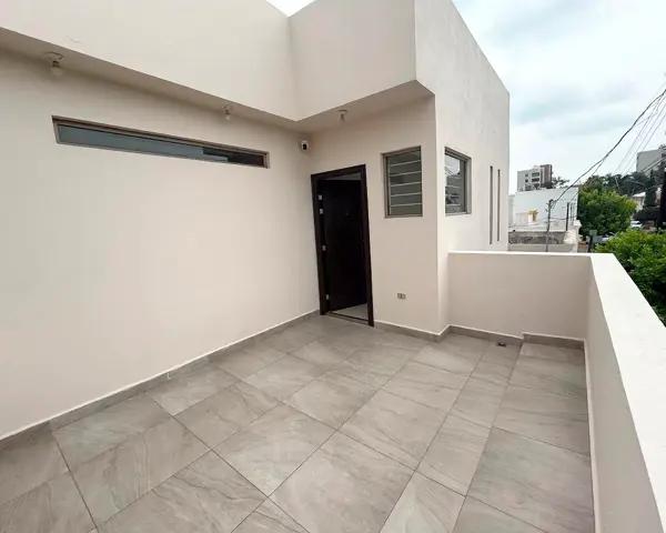 Casa en Villa Las Puentes, 2 hab en planta baja